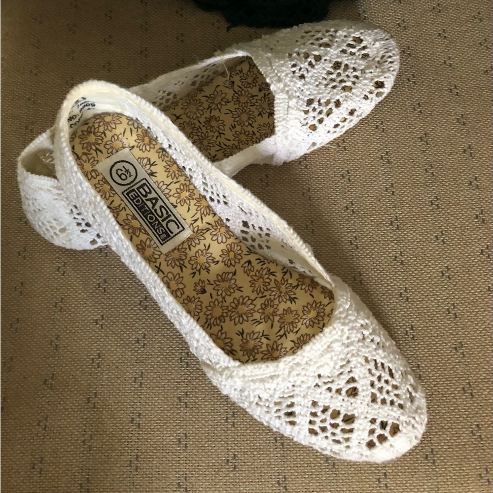 Basic Editions Crocheted Flats Size 6 1/2